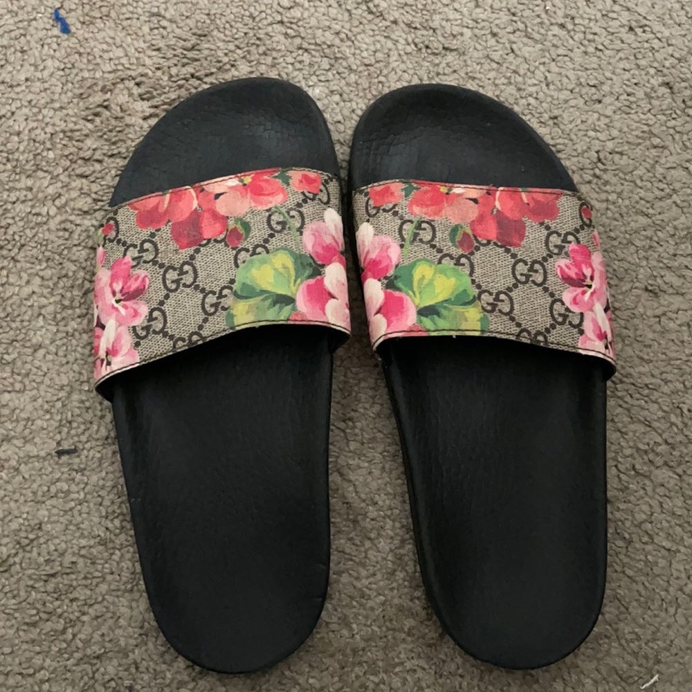 Gucci Flip flops